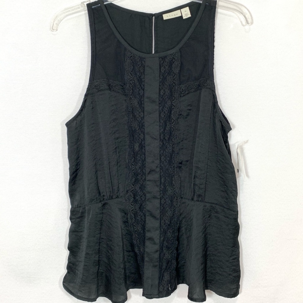 Hinge sleeveless peplum blouse w/ lace detail M